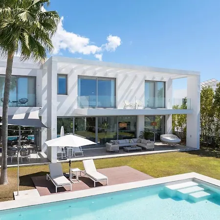 Eriksson Homes Luxury 8 Guest Sea Views Villa